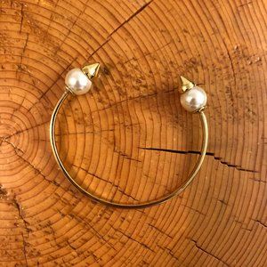 Stella & Dot gold bangle bracelet with pearls